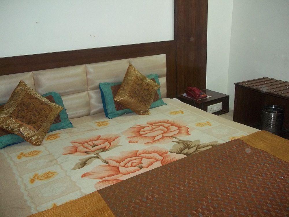 Hotel Mohan International Nuova Delhi Esterno foto