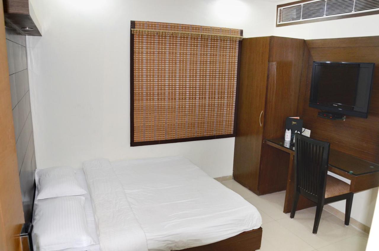Hotel Mohan International Nuova Delhi Esterno foto