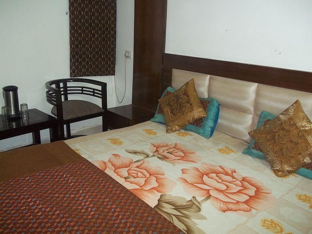 Hotel Mohan International Nuova Delhi Esterno foto
