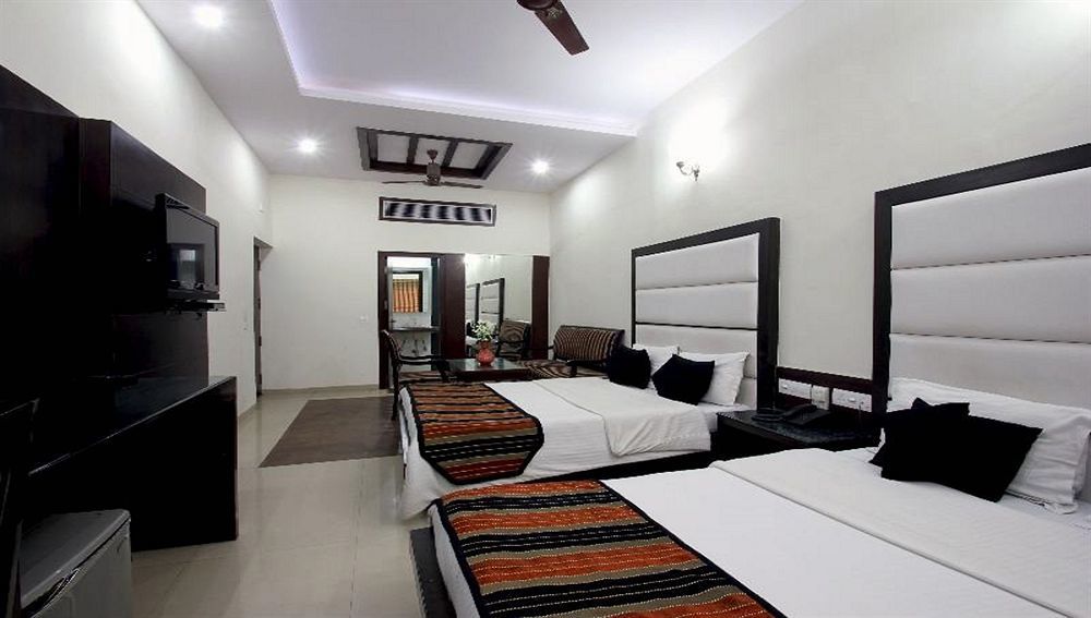 Hotel Mohan International Nuova Delhi Esterno foto