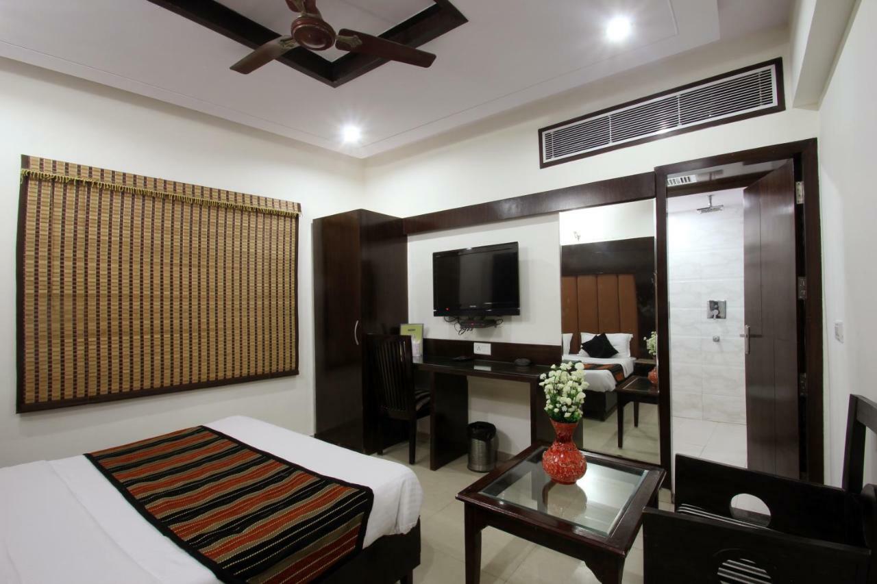 Hotel Mohan International Nuova Delhi Esterno foto