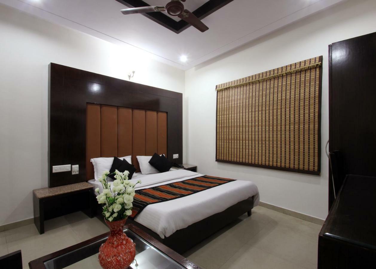 Hotel Mohan International Nuova Delhi Esterno foto