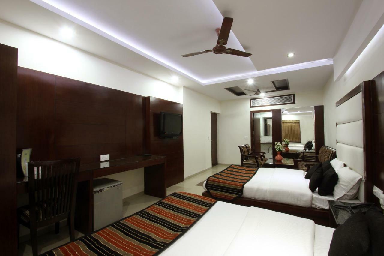 Hotel Mohan International Nuova Delhi Esterno foto