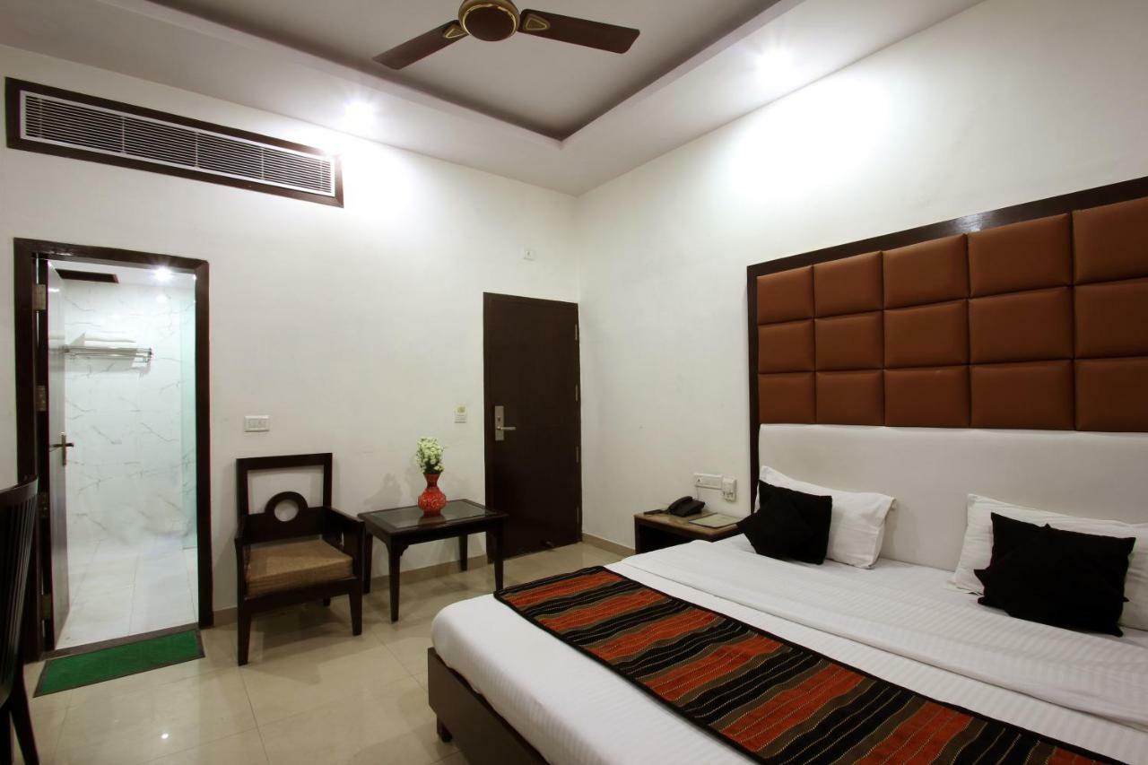 Hotel Mohan International Nuova Delhi Esterno foto