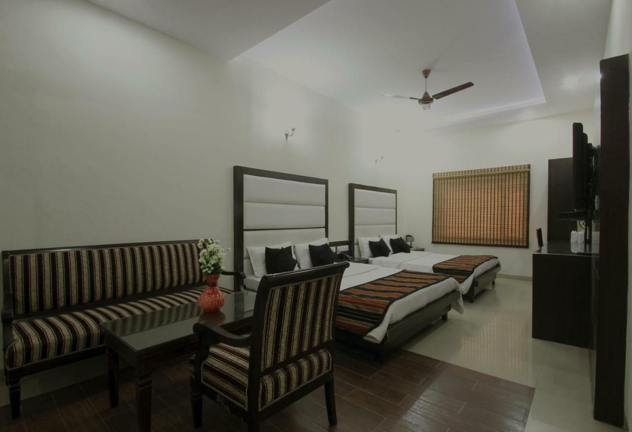 Hotel Mohan International Nuova Delhi Esterno foto