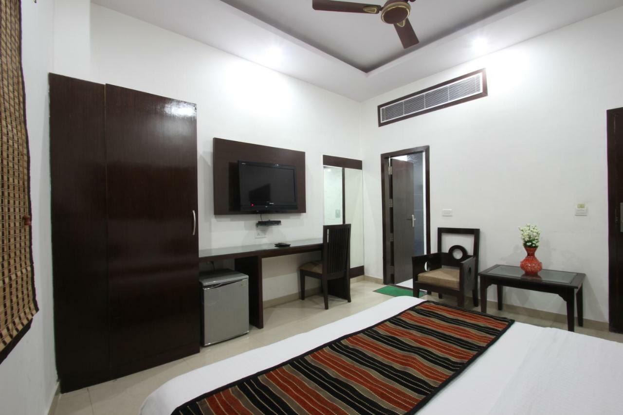 Hotel Mohan International Nuova Delhi Esterno foto