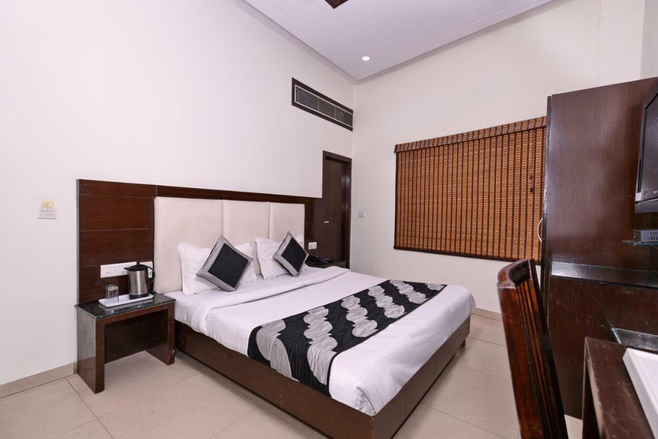 Hotel Mohan International Nuova Delhi Esterno foto